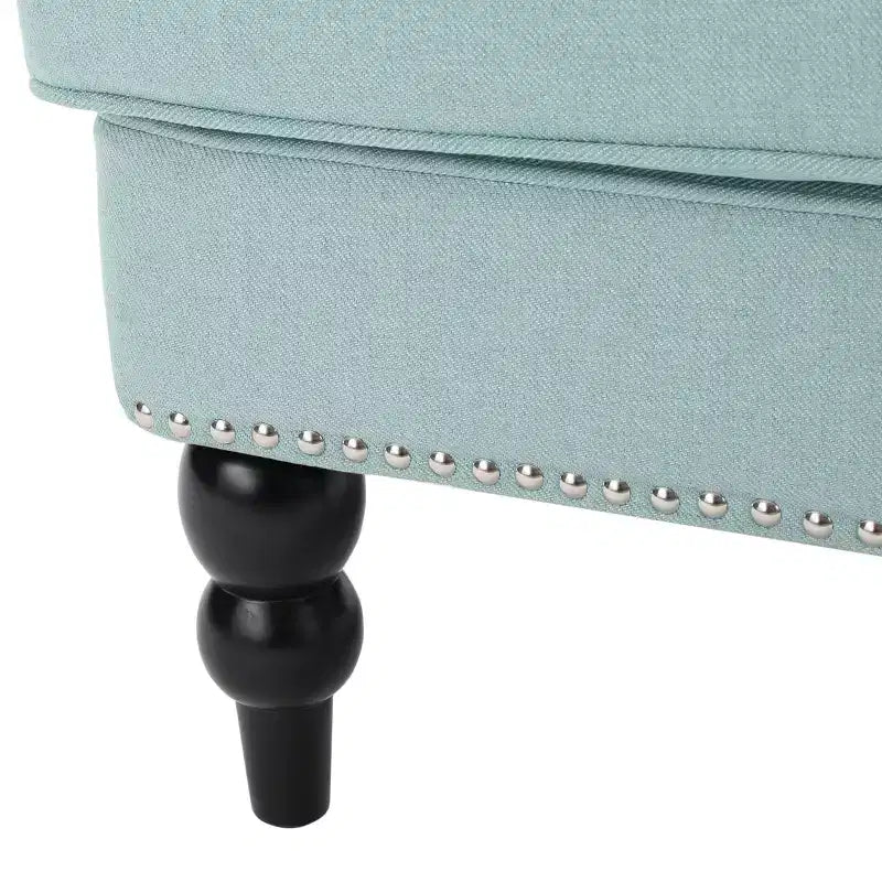 Fauteuil Club avec dossier capitonné et clous décoratifs