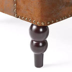 Fauteuil Club avec dossier capitonné et clous décoratifs
