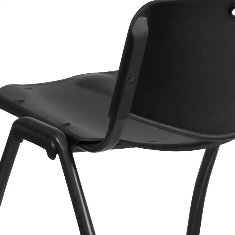 Chaise d'appoint de bureau empilable en plastique noir, capacité de 880 lb